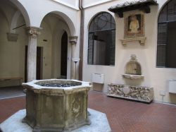 Il cortile interno della Pinacoteca nazionale di Siena - © Combusken -  CC BY-SA 3.0, Wikipedia