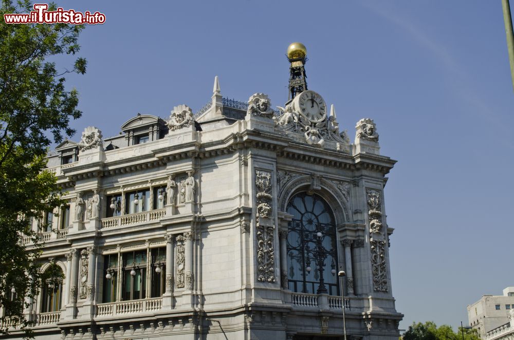 Immagine Il Banco de Espana uno dei palazzi eleganti che trovate in Plaza de Cibeles a Madrid