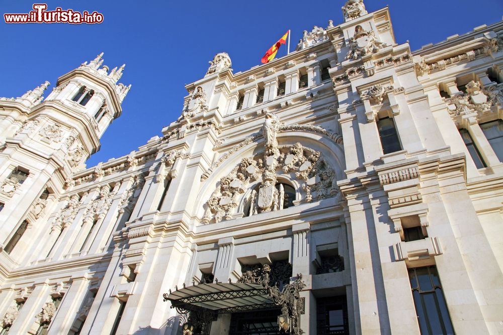 Immagine Il Palacio de Cibeles fa bella mostra di sè in plaza de Cibeles, nel centro di Madrid, in Spagna