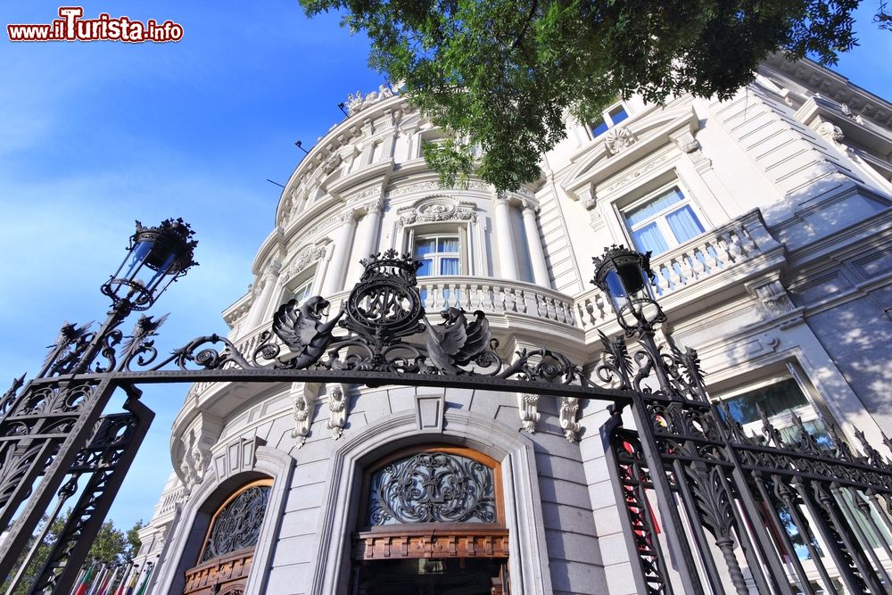 Immagine La Casa de America l'edifico elegante si trova in Plaza de Cibeles a Madrid