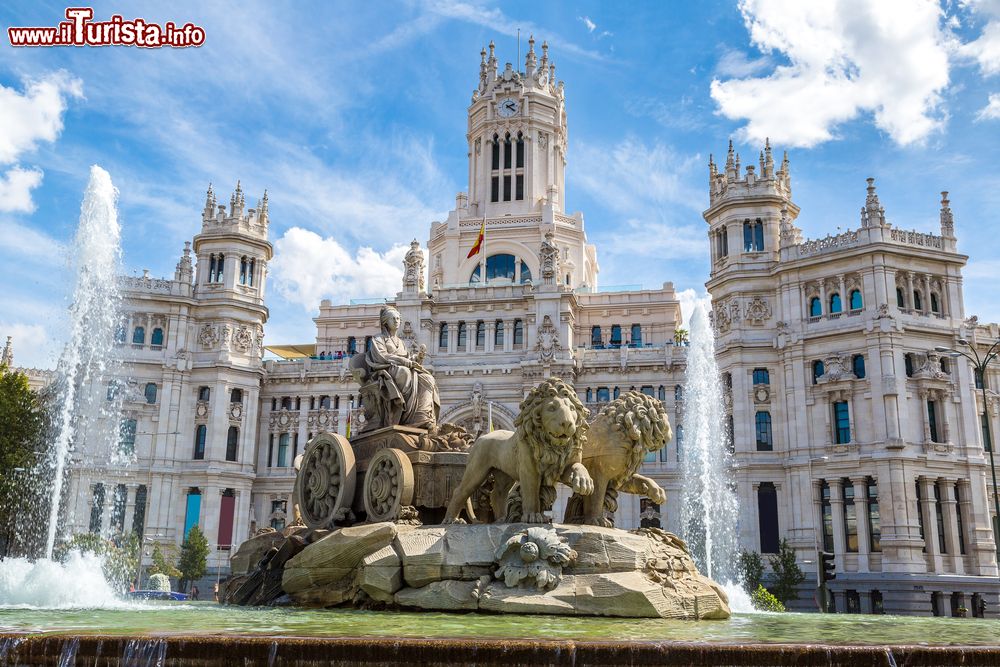 Immagine La fontana monumentale di Plaza de Cibeles in centro a Madrid