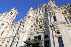 Il Palacio de Cibeles fa bella mostra di sè in plaza de Cibeles, nel centro di Madrid, in Spagna