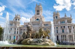 La fontana monumentale di Plaza de Cibeles in centro a Madrid