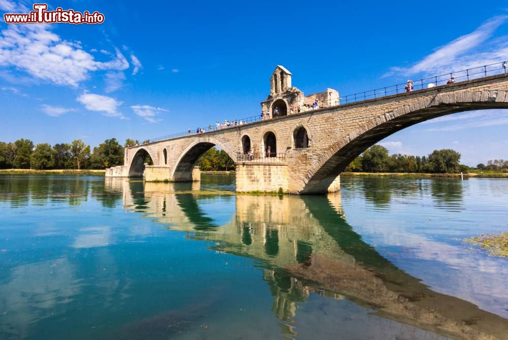 Immagine Pont Saint-Benezet il famoso Ponte di Avignone sul fiume Rodano in Francia