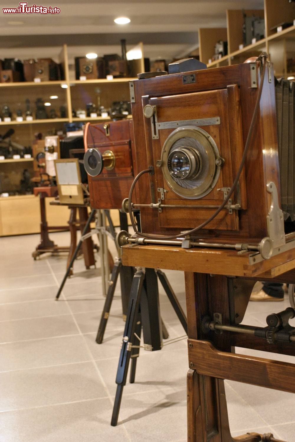 Immagine Storica macchina fotografica esposta al Museo Nicolis di VIllafranca - ©  A.Rosa / museonicolis.com