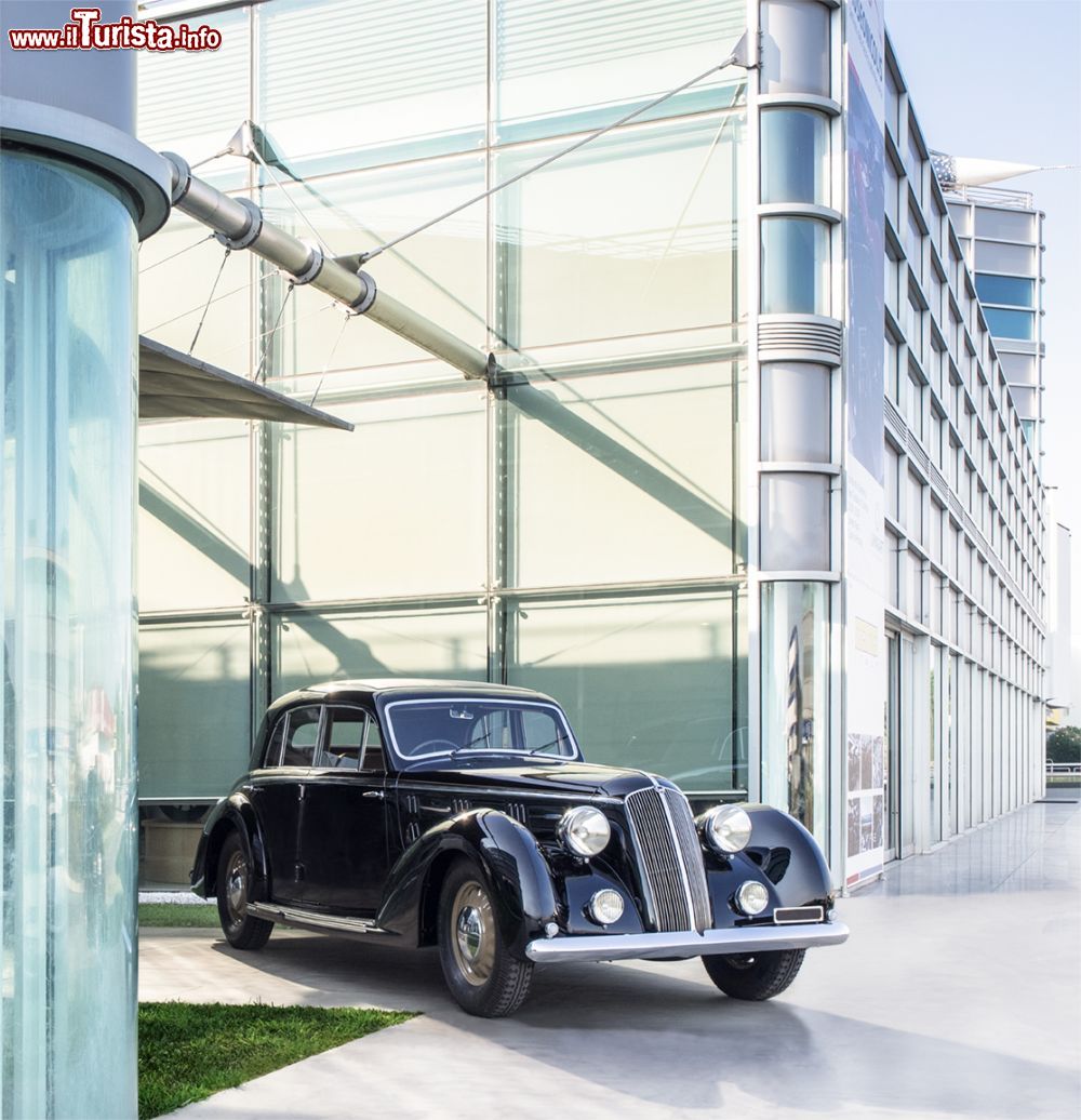 Immagine Una  Lancia Astura Gran Sport degli Stabilimenti Farina (anno 1936), Museo Nicolis   - © I. Mercanzin / museonicolis.com
