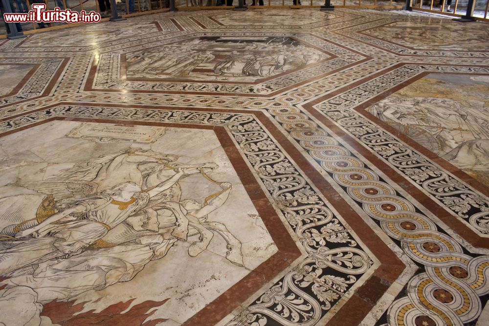 Immagine Primo piano del  pavimento della Cattedrale di Siena