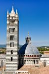 Il campanile del Duomo di Siena: eretto all'inizo del 14° secolo in stile romanico, è alto 77 metri