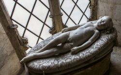 Scultura in marmo all'interno del Duomo di Siena - © photogolfer / Shutterstock.com