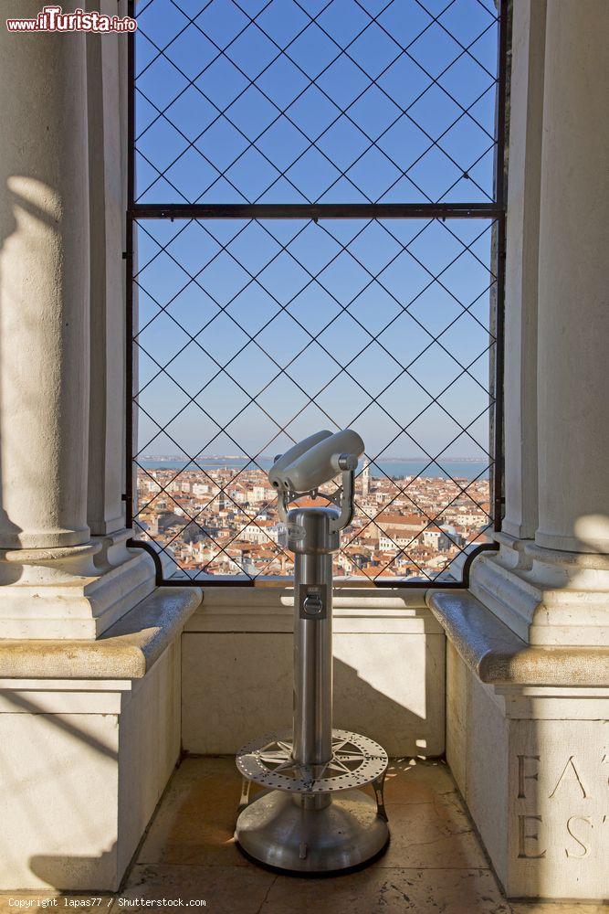 Immagine Dentro alla cella campanaria del Campanile di San marco a Venezia. La torre campanaria venne ricostruita dopo il crollo del 1903 - © lapas77 / Shutterstock.com