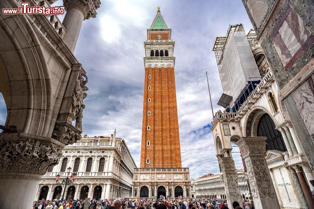 Immagine Piazza San Marco e il Campanile simbolo di Venezia