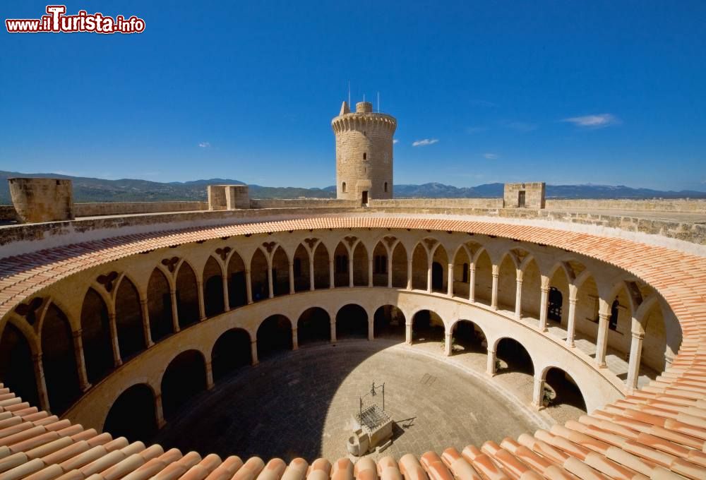 Immagine Il Castillo de Bellver a Palma di Maorca, il castello pià bello delle Baleari in Spagna