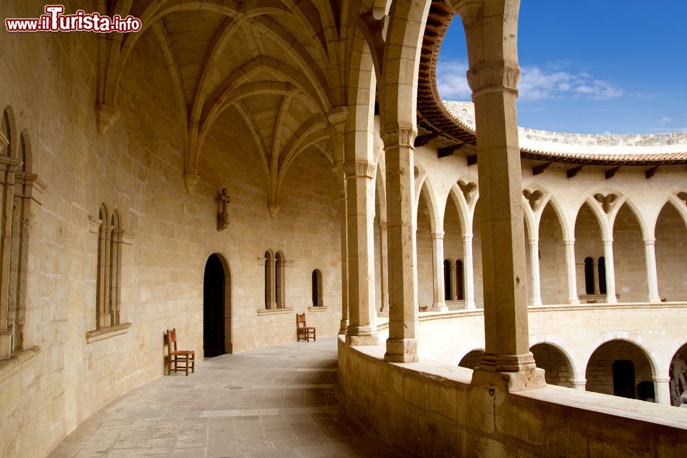 Immagine La visita al Castello di Bellver, la fortezza di Palma di Maiorca in Spagna