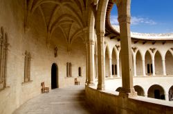 La visita al Castello di Bellver, la fortezza di Palma di Maiorca in Spagna