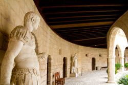 Statue esposte dentro al Castillo de Bellver a Palma di Maiorca