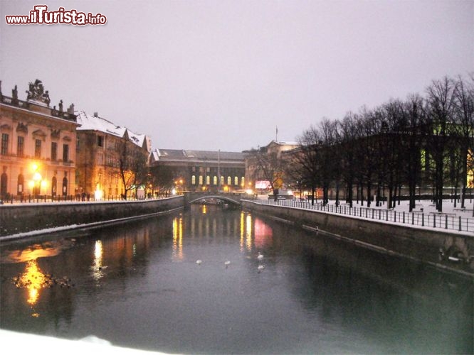 Il fiume Spree intorno al Duomo