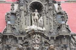 Particolare della facciata con fontana del Museo Municipale di Madrid