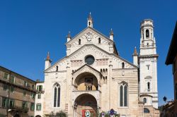La facciata della Cattedrale di Verona - © Philip Bird LRPS CPAGB / Shutterstock.com