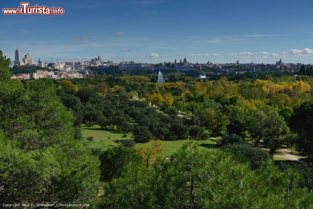 Immagine Il grande parco di Madrid Casa de Campo, il polmone verde della capitale della Spagna - © Hans C. Schrodter / Shutterstock.com