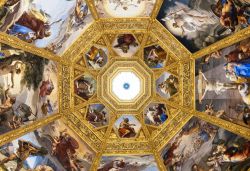 La cupola della Cappella dei Principi, chiesa di San Lorenzo Firenze - © Conde / Shutterstock.com