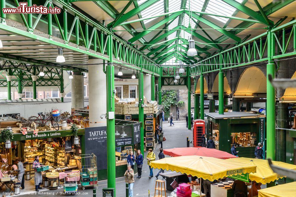 Immagine Vista dall'alto dei padiglioni del Borough Market di Londra - © Alexandre Rotenberg / Shutterstock.com