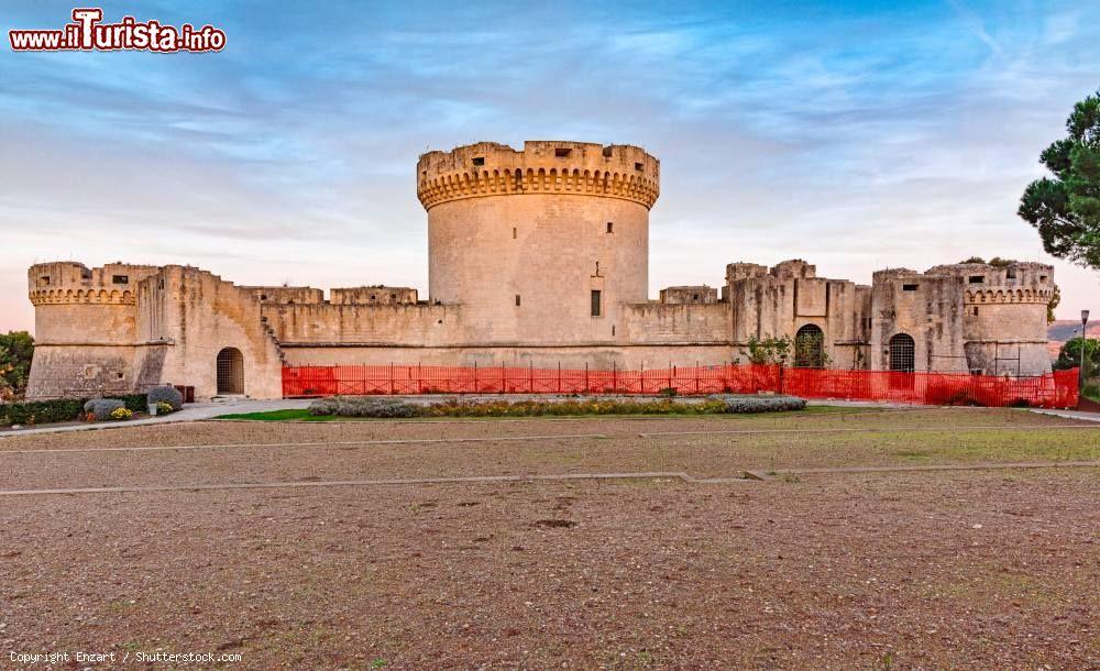 Immagine Il Castello di Matera, fotografato al tramonto - © Enzart / Shutterstock.com