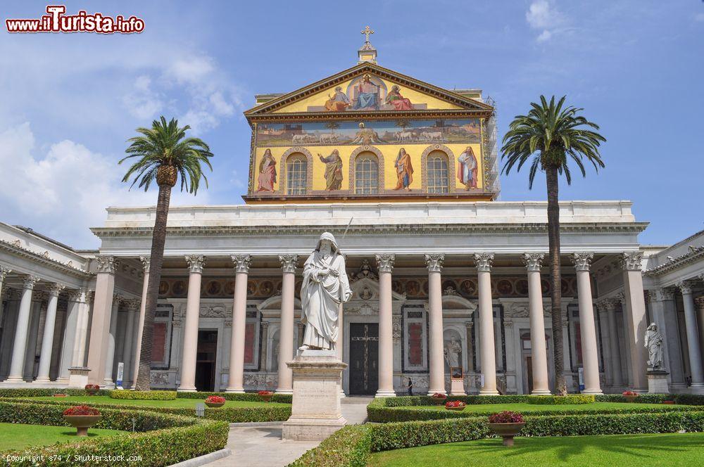 Immagine La Basilica di San Paolo Fuori le Mura uno dei luoghi più importanti per i fedeli cattolici a Roma - © s74 / Shutterstock.com