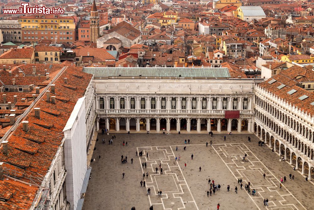 Immagine Vista aerea del Museo Correr dal Campanile di Piazza San Marco