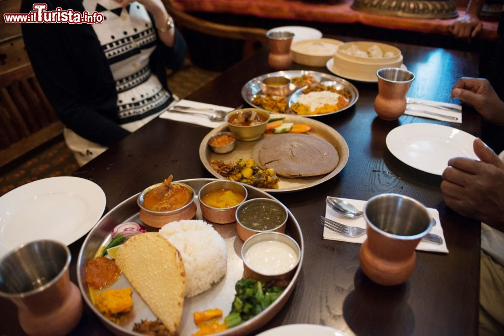 Immagine Cena indiana nel quartiere multietnico di Jackson Height