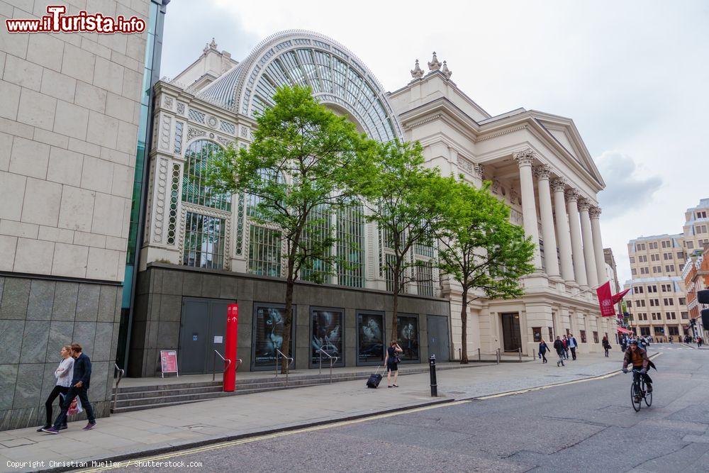 Immagine La Royal Opera House è uno dei più importanti teatri d'opera della Gran Bretagna e del mondo. È situato nel quartiere di Covent Garden a Londra - foto © Christian Mueller / Shutterstock.com