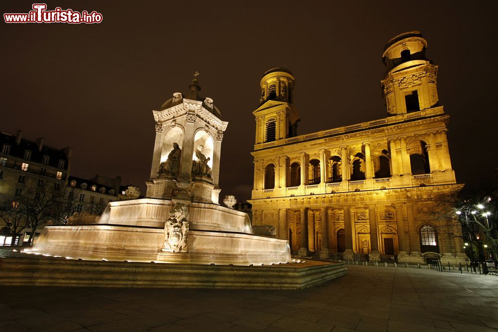 Immagine La fontana di St.Sulpice (realizzata nel 1844) e la chiesa di Saint-Sulpice, nel quartiere di Odéon, adiacente a quello di Saint-Germain-des-Prés a Parigi.