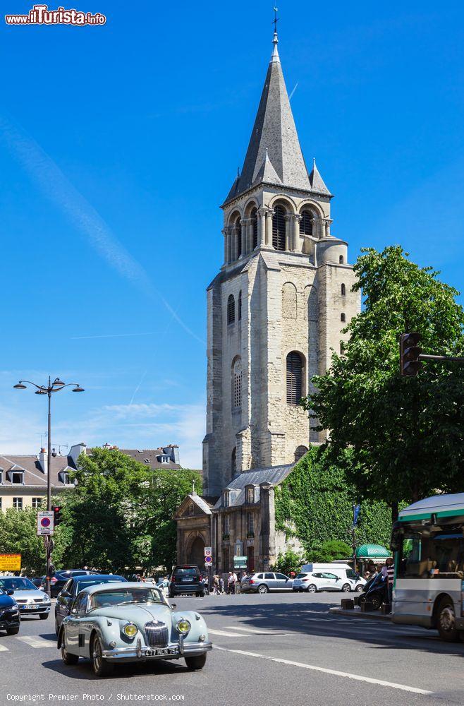 Immagine Parigi, Francia: l'abbazia di Saint-Germain-des-Prés è uno degli edifici religiosi più antichi della capitale francese - foto © Premier Photo / Shutterstock.com