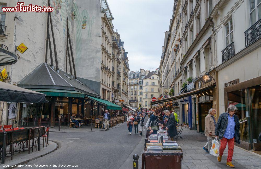 Immagine Una strada commerciale del quartiere di Saint-Germain-des-Prés, nel VI arrondissement di Parigi - foto © Alexandre Rotenberg / Shutterstock.com