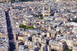 Vista aerea di Parigi sui quartieri dell'Odéon e di Saint-Germain-des-Prés, dove si nota l'imponente stazza della chiesa di Saint-Sulpice.