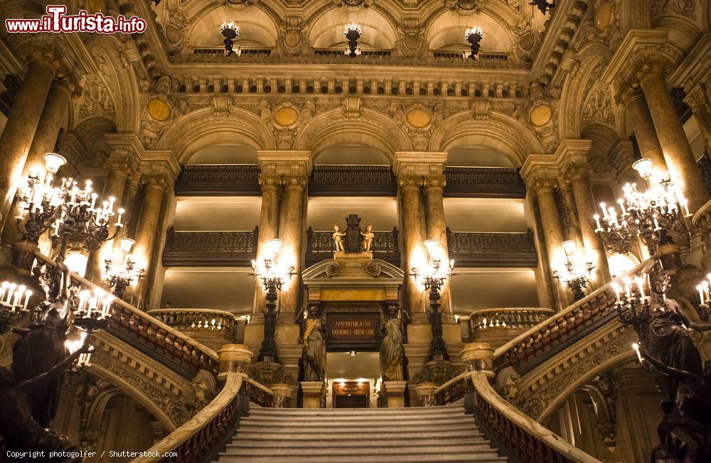Immagine Lo scalone interno del Palais Garnier, il grande teatro dell'opera di Parigi costruito tra il 1861 e il 1875 - foto © photogolfer / Shutterstock.com