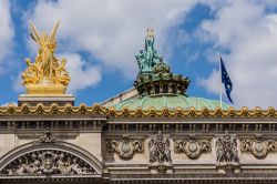 Dettagli del Palais Garnier, l'edificio neo-barocco che ospita il Teatro dell'Opéra Garnier. La struttura fa parte del Patrimonio dell'Umanità dichiarato dall'UNESCO. ...