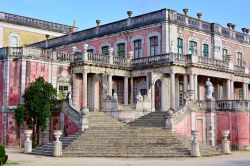 Scalinata di accesso all'ala Robillon del Palazzo di Queluz, Sintra (Portogallo)