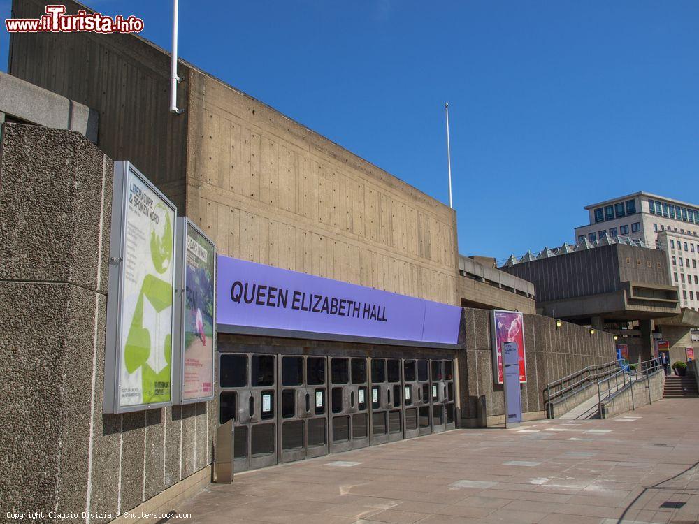 Immagine Il brutalismo della Queen Elizabeth Hall presso il  Southbank Centre di Londra - © Claudio Divizia / Shutterstock.com