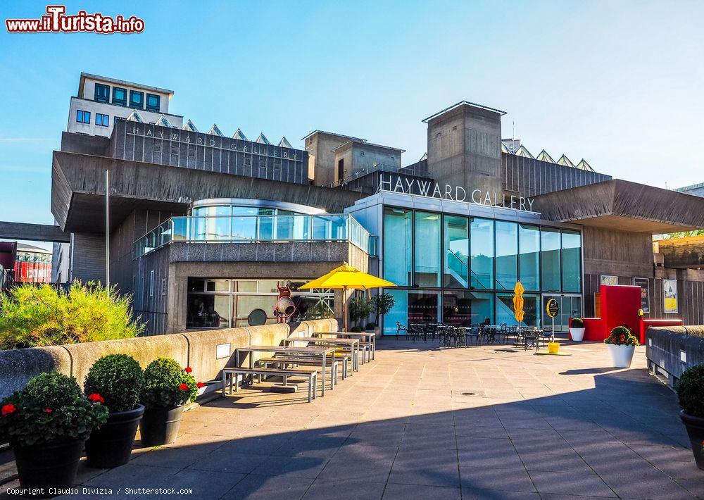 Immagine La Hayward Gallery architettura brutalista del Southbank di Londra - © Claudio Divizia / Shutterstock.com