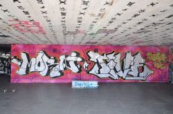 Graffiti negli ambienti soterranei del Southbank Centre a Londra. - © Ron Ellis / Shutterstock.com