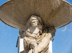 Particolare della fontana barocca di Piazza della Residenza a Salisburgo
