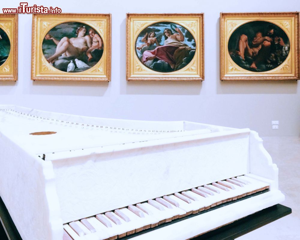 Immagine Un Cembalo di Michele Antonio Grandi esposto alla Galleria Estense di Modena
