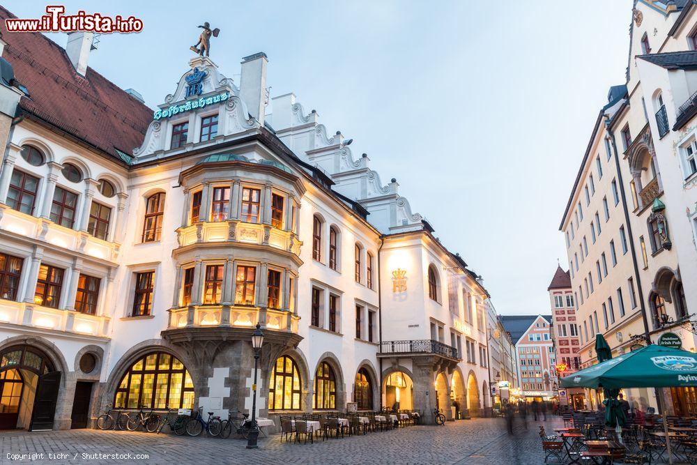 Immagine La Hofbrauhaus al mattino presto, quando le strade di Monaco di Baviera sono ancora deserte - foto © tichr / Shutterstock.com