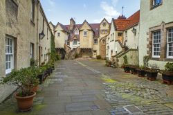 Vista del Whitehorse Close, una corte a pochi passi dal Royal Mile di Edimburgo, Scozia - foto © chrisdorney / Shutterstock.com