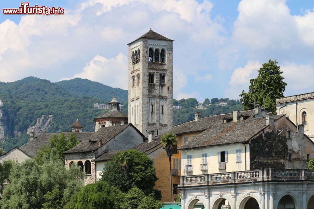 Immagine La Basilica di San Giulio, sul lago d'Orta in Piemonte