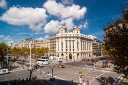 Il Panorama sulla strada del Passeig de Gracia, la via del lusso a Barcellona. - © Yury Dmitrienko / Shutterstock.com