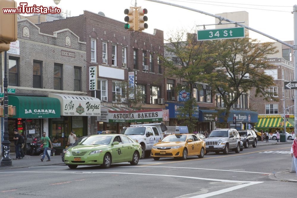 Immagine Quartiere Astoria di New York City, incrocio della 34a strada