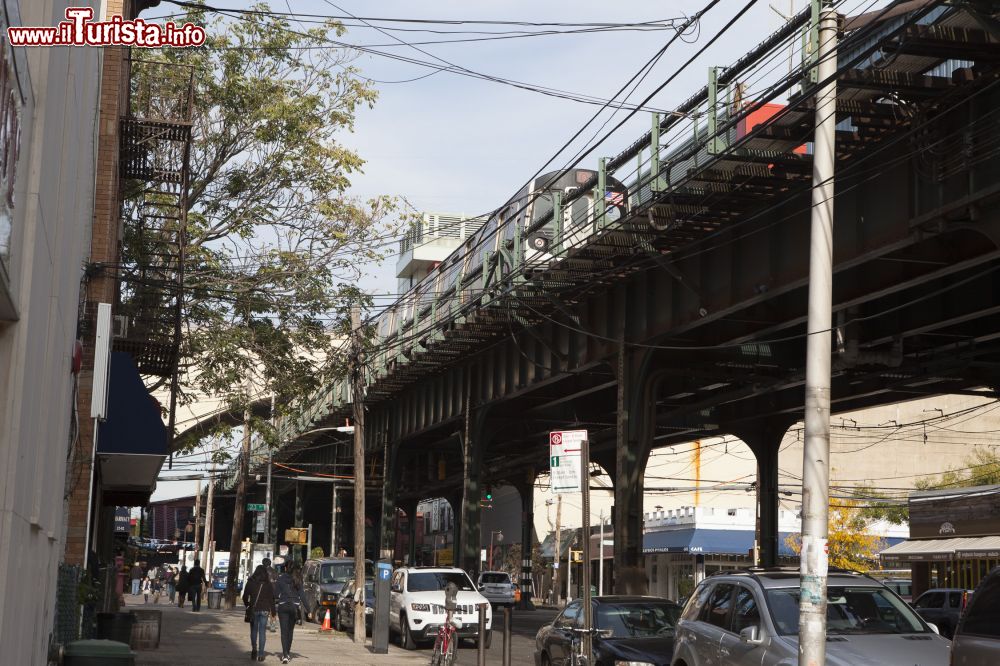 Immagine Un particolare della 31a strada nel quartiere di Astoria a New York City