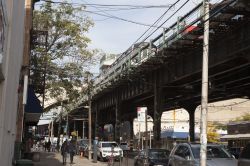 Un particolare della 31a strada nel quartiere di Astoria a New York City