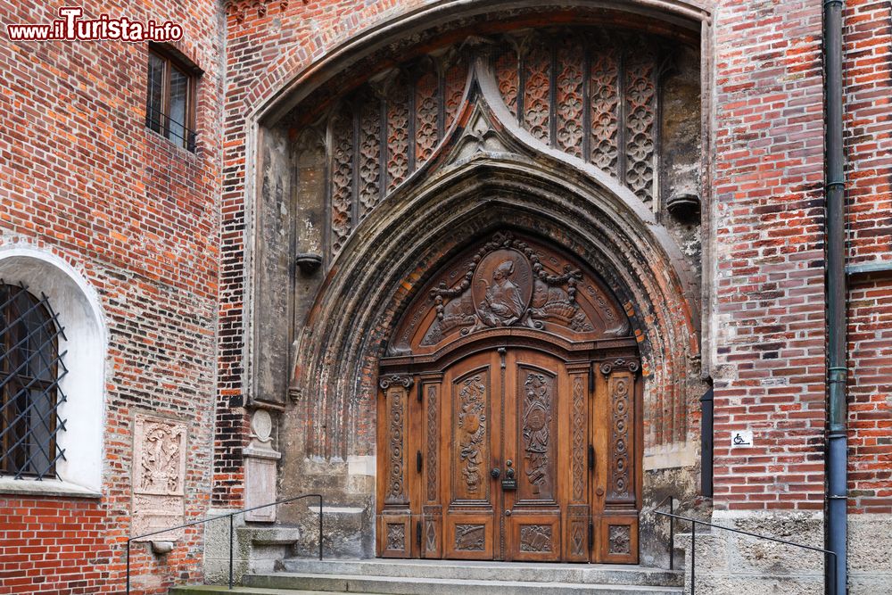 Immagine Ingresso alla Cattedrale gotica di Monaco di Baviera